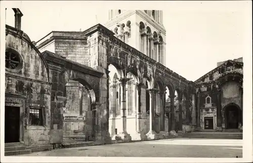 Foto Ak Split Kroatien, Stadtpartie, Turm, Säule