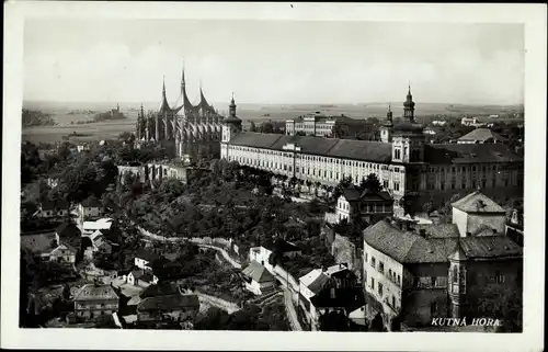 Ak Kutná Hora Kuttenberg Mittelböhmen, Teilansicht des Ortes, Schloss