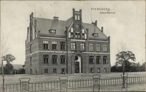 Ak Pinneberg in Holstein, Mädchenschule