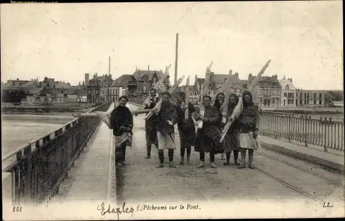 Ak Etaples Pas de Calais, Pecheuses sur le Pont