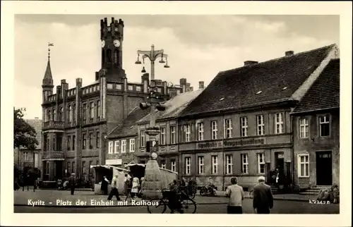 Ak Kyritz in der Prignitz, Platz der Einheit mit Rathaus