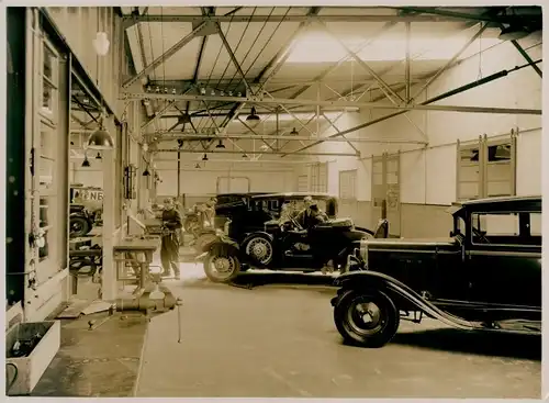 Foto Auto-Werkstatt, Autos, KFZ-Mechaniker