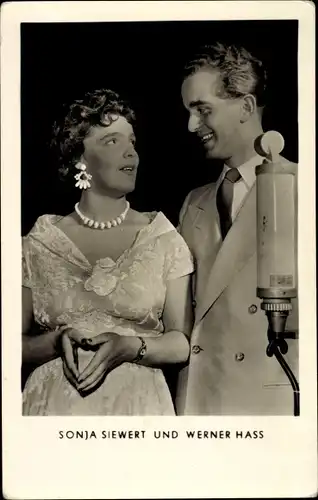 Ak Sänger Sonja Siewert und Werner Hass, Portrait