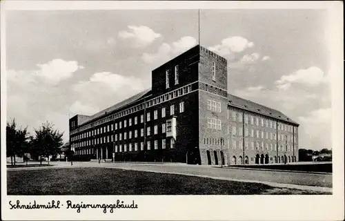 Ak Piła Schneidemühl Pommern, Regierungsgebäude