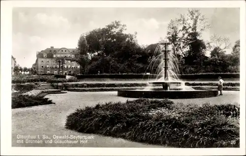 Ak Glauchau in Sachsen, Oswald Seyfert Park, Brunnen, Glauchauer Hof