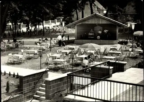 Ak Aschersleben im Salzlandkreis, HO Gaststätte Haus der Werktätigen, Terrasse, Bühne