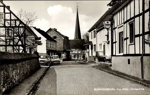 Ak Ruppichteroth in Nordrhein Westfalen, Partie im Ort, Fachwerkhäuser, Autos, Junghans Uhren