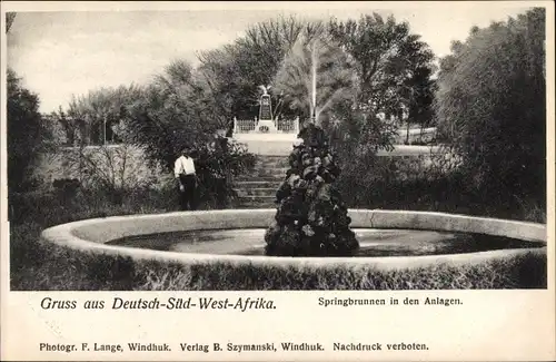 Ak Windhoek Windhuk Namibia Deutsch Südwestafrika, Springbrunnen in den Anlagen