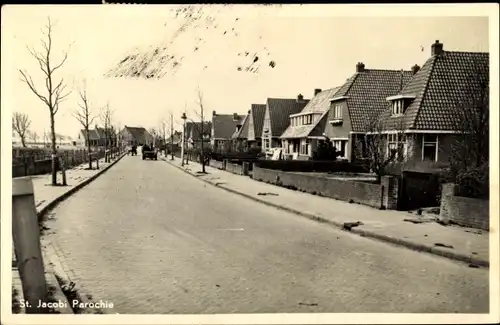 Ak St Jacobi Parochie Friesland Niederlande, Straßenpartie, Wohnhäuser