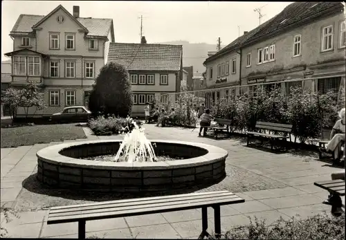 Ak Friedrichroda im Thüringer Wald, Platz der Jungen Pioniere, Brunnen