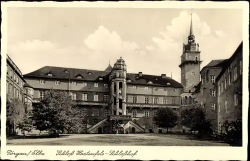 Ak Torgau an der Elbe, Schloss Hartenfels, Schlosshof