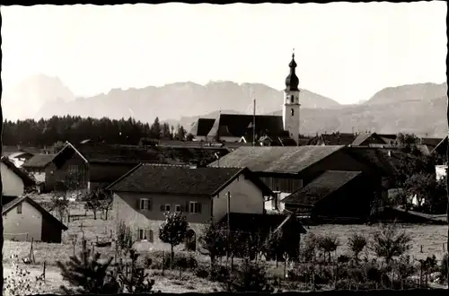 Ak Saaldorf Surheim in Oberbayern, Gesamtansicht, Kirchturm