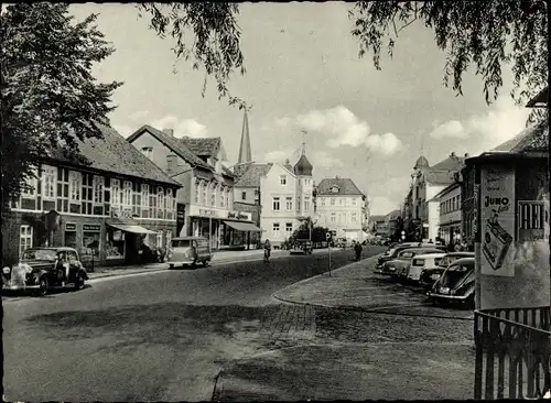 Ak Buxtehude im Kreis Stade, Zwischen den Brücken, Straßenpartie, Parkplatz, Autos