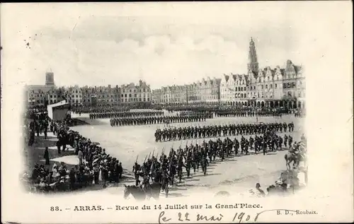 Ak Arras Pas de Calais, Revue du 14 Juillet sur la Grande Place