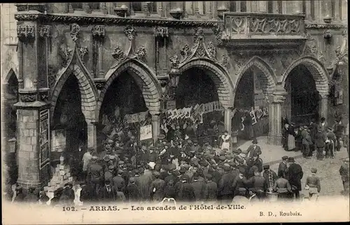 Ak Arras Pas de Calais, Les arcades de l'Hotel de Ville