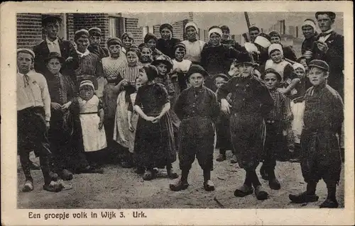 Ak Urk Flevoland Niederlande, Een groepje in Wijk 3.