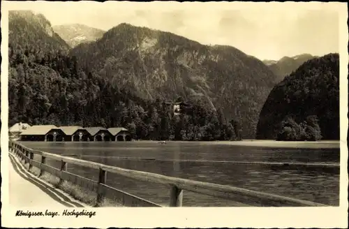 Ak Schönau am Königssee Oberbayern, Blick auf die Berge, Bootshäuser