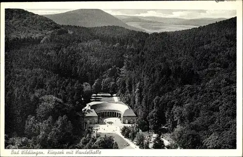 Ak Bad Wildungen in Nordhessen, Kurpark mit Wandelhalle