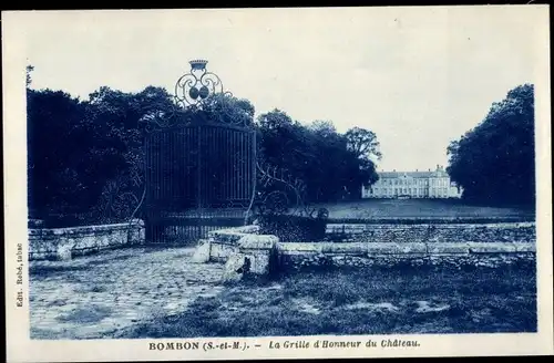 Ak Bombon Seine et Marne, La Grille d'Honneur du Chateau