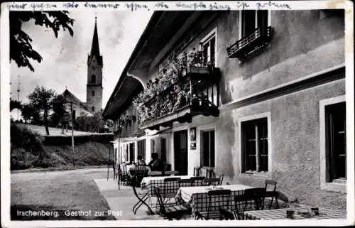 Ak Irschenberg in Oberbayern, Gasthof zur Post, Außenansicht, Terrasse, Kirche