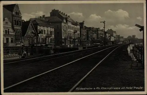 Ak Rüdesheim am Rhein, Rheinstraße ab Hotel Traube