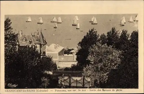 Ak Grandcamp les Bains Calvados, Panorama, vur sur la mer, Sortie des Bateaux de peche