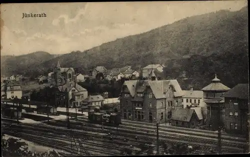 Ak Jünkerath in der Eifel, Blick auf den Ort, Bahnhof, Gleisseite