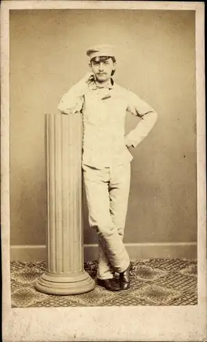 CdV Portrait eines jungen Mannes in Uniform