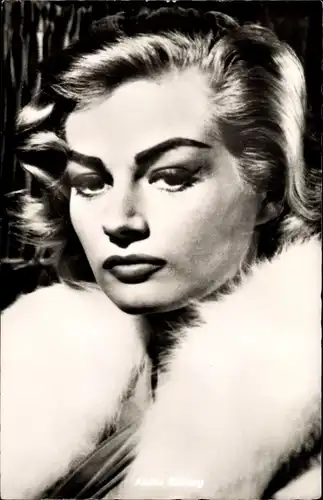 Ak Schauspielerin Anita Ekberg, Portrait