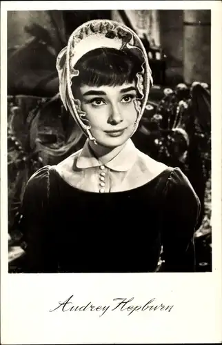 Ak Schauspielerin Audrey Hepburn, Portrait