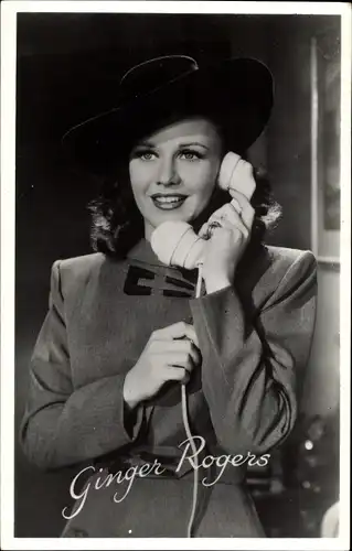 Ak Schauspielerin und Tänzerin Ginger Rogers, Portrait mit Telefon