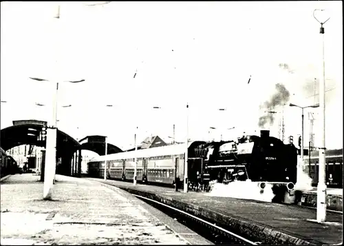 Foto Deutsche Eisenbahn, Lok im Bahnhof