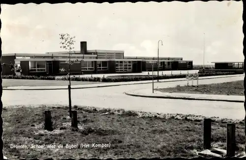 Ak Dronten Flevoland Niederlande, School met de Bijbel