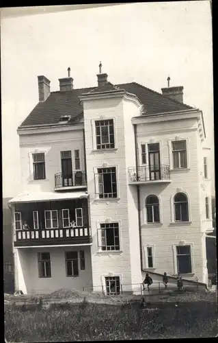 Foto Ak Wien ?, Blick auf ein Wohnhaus