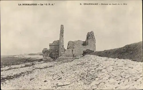 Ak Grandcamp Calvados, Ruines au bord de la Mer