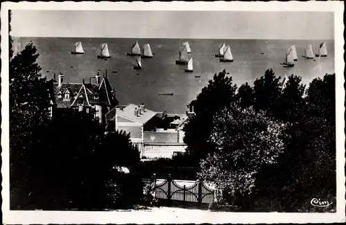 Ak Grandcamp les Bains Calvados, Panorama, vue sur la Mer, Sortie des bateaux de peche