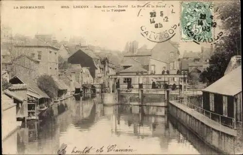 Ak Lisieux Calvados, Rue Gustave David, Le Pont de la Barre, la Touques