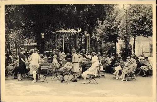 Ak Aix les Bains Savoie, Square de l'Hotel de Ville a l'heure de la Musique, Kiosque