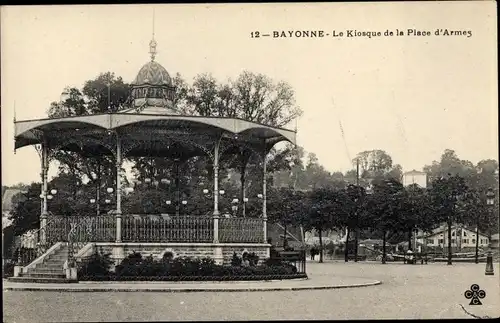 Ak Bayonne Pyrénées Atlantiques, Le Kiosque de la Place d' Armes