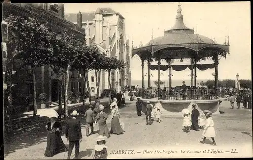 Ak Biarritz Pyrénées Atlantiques, Place Ste-Eugènie, Le Kiosque et l'église