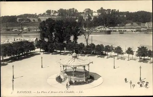 Ak Bayonne Pyrénées Atlantiques, La Place d' Armes et la Citadelle