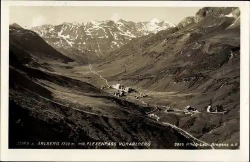 Ak Zürs am Arlberg Vorarlberg, Blick auf den Ort mit Flexenpass