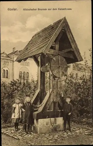 Ak Goslar am Harz, Alteutscher Brunnen, Kaiserhaus