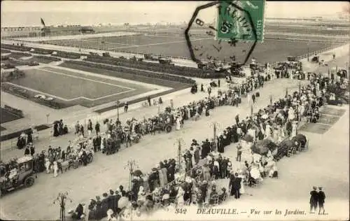 Ak Deauville Calvados, Vue sur les jardins, Grünflächen, Menschenansammlung, Straßenumzug