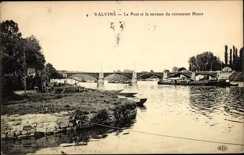 Ak Valvins Seine-et-Marne, Le Pont, La Terrasse du restaurant Henet