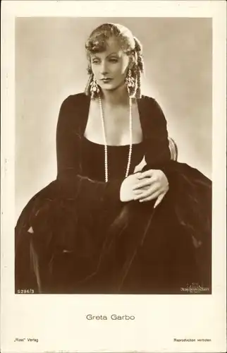 Ak Schauspielerin Greta Garbo, Portrait