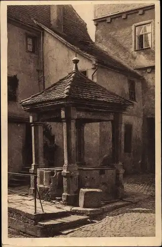 Ak Rothenburg ob der Tauber Mittelfranken, Hofbrunnen