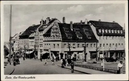 Ak Zeitz im Burgenlandkreis, Am Friedensplatz, Passanten