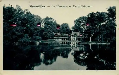 Glitzer Ak Versailles Yvelines, Le Hameau au Petit Trianon