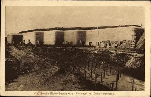 Ak Modlin Nowy Dwór Mazowiecki Polen, Festung Modlin, Fortmauer mit Drahthindernissen, 1. WK
